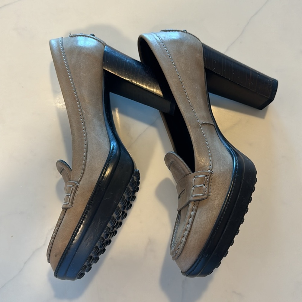 Tod’s loafers in leather with heel